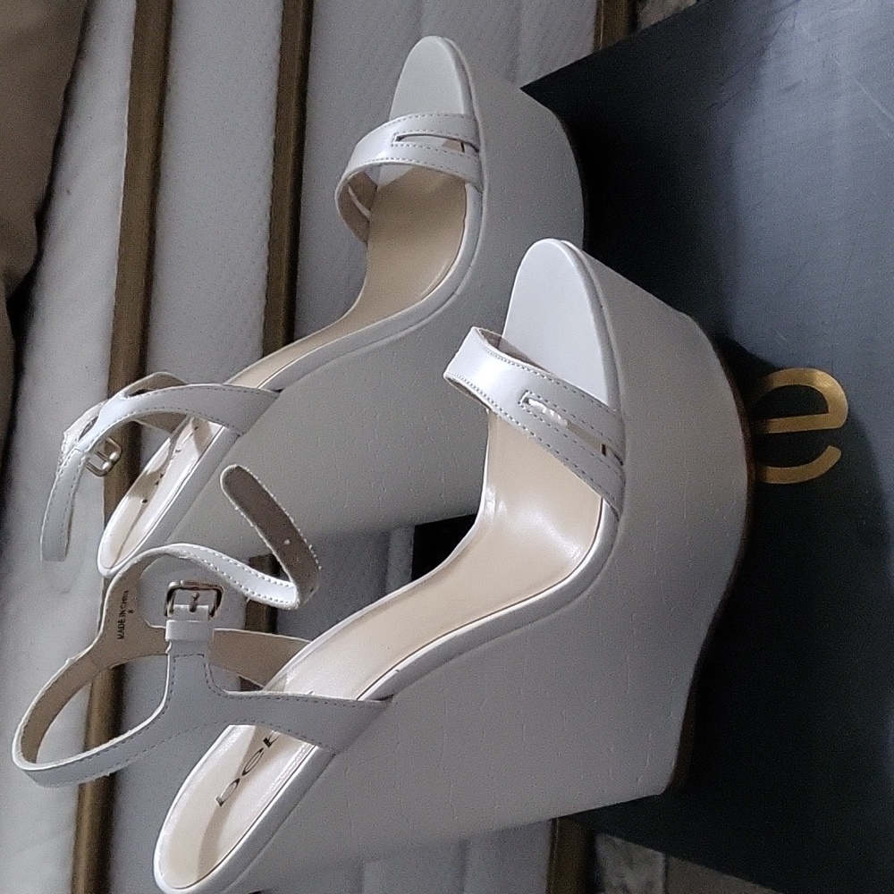 Bebe annakay wedges